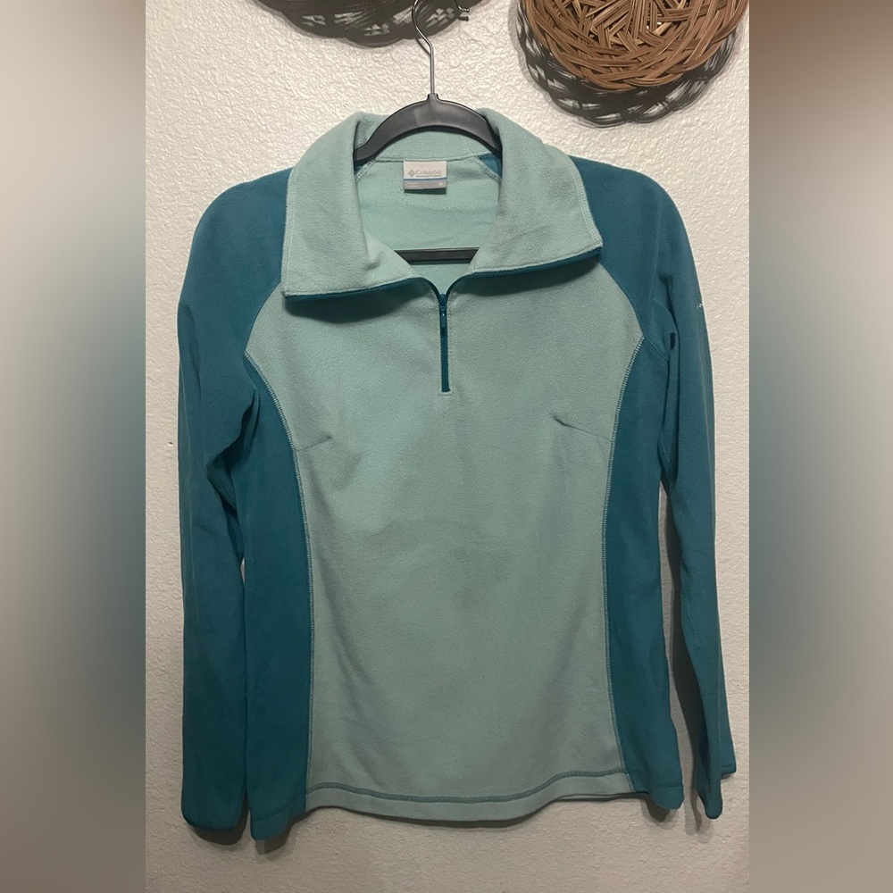 Columbia fleece sweater